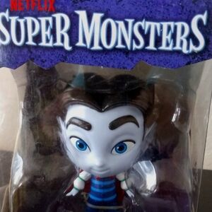 Netflix SUPER MONSTERS DRAC SHADOWS 4-inch Playskool Hasbro.